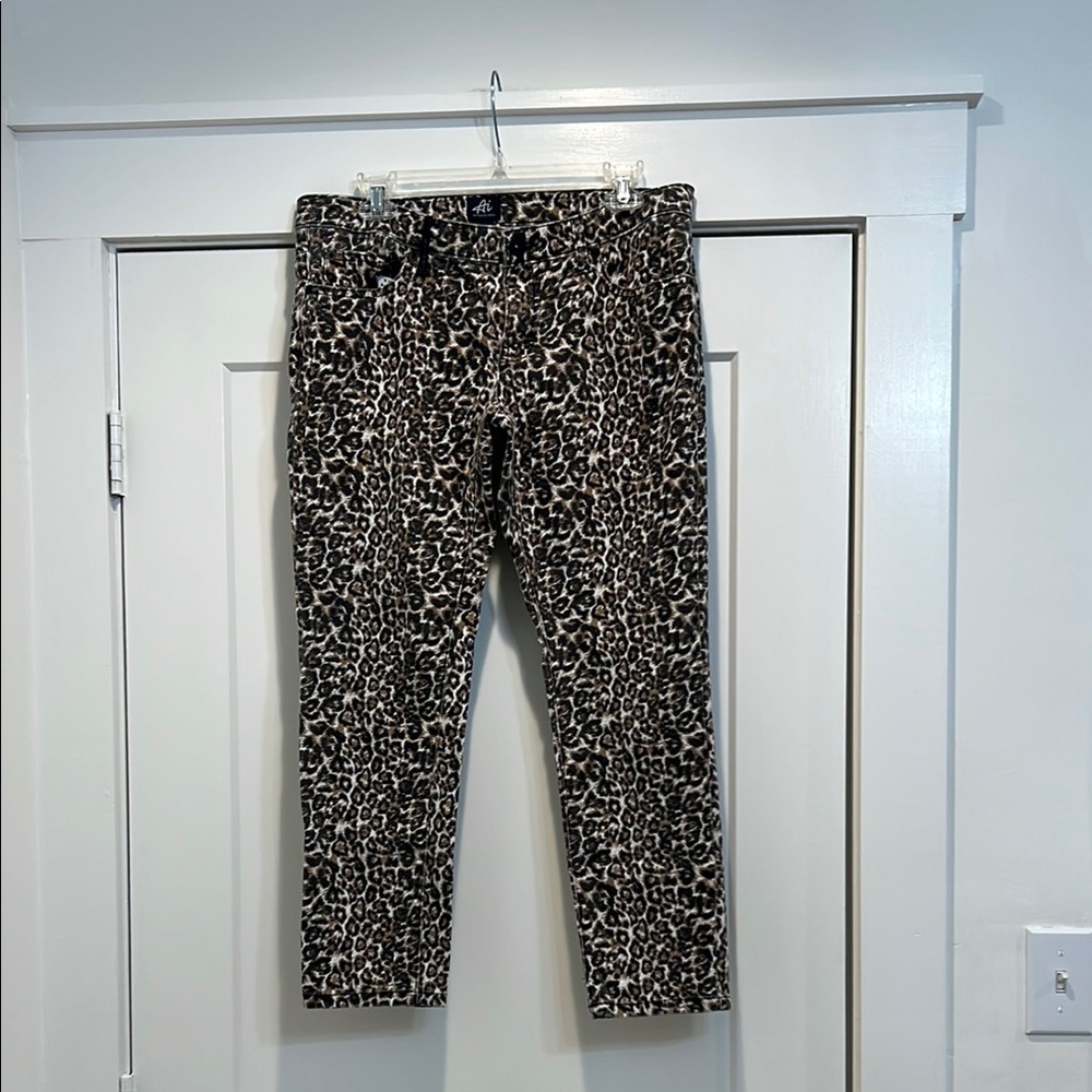 Authentic Icon cheetah print skinny jeans size 30. In great condition!